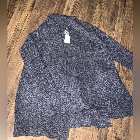 Nwt barefoot dreams cozychic montecito cardi L grey classic spring $160 casual - Picture 3 of 4